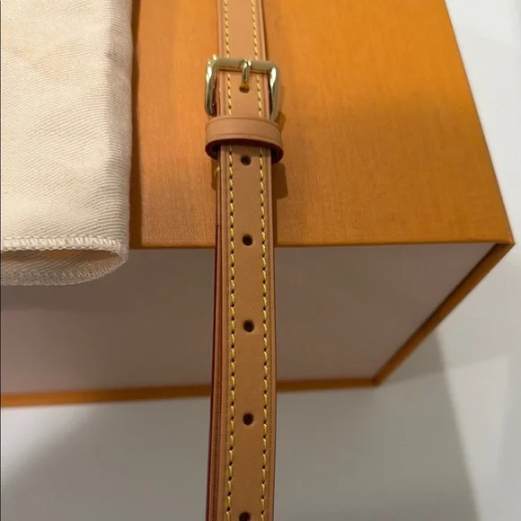 Louis Vuitton Mini Bag in Brown Monogram - Picture 8 of 11